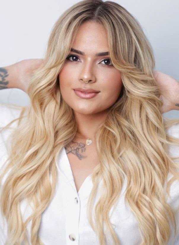 Cabelo longo loiro finalizado na Solle Beauty
